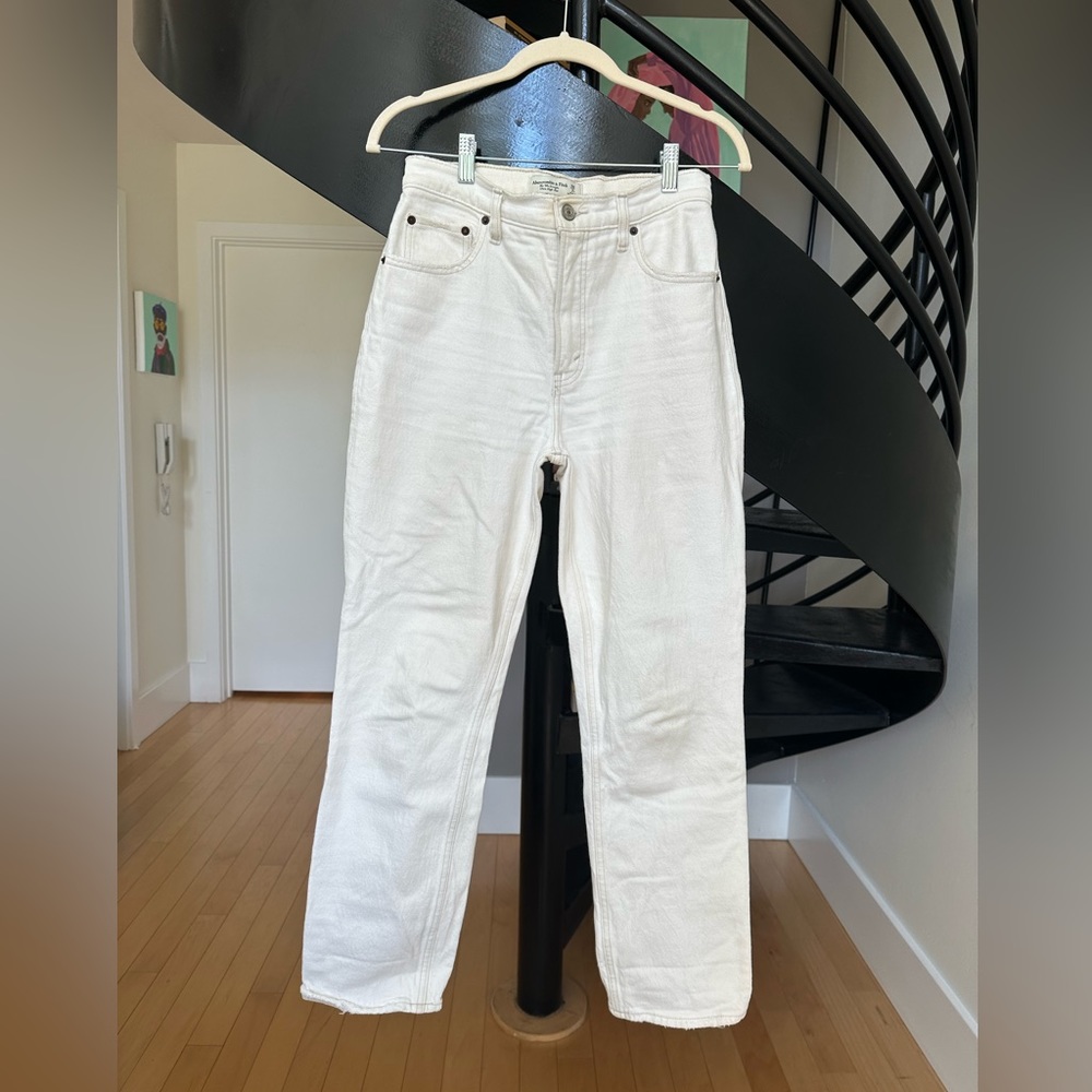 Abercrombie White 90’s Straight Jeans